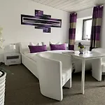 Schwanenburg 3*