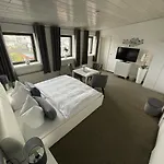 Schwanenburg 3*