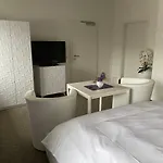 Schwanenburg 3*
