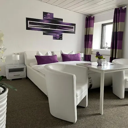 Schwanenburg 3*