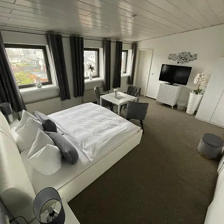 Schwanenburg 3*