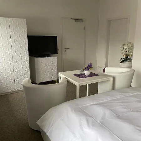 Schwanenburg 3*