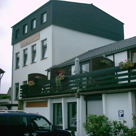 Schwanenburg 3*
