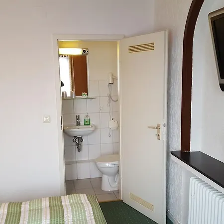 Schwanenburg 3*