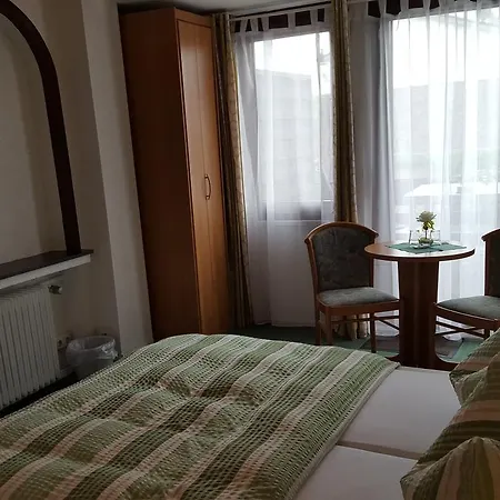 Schwanenburg 3*